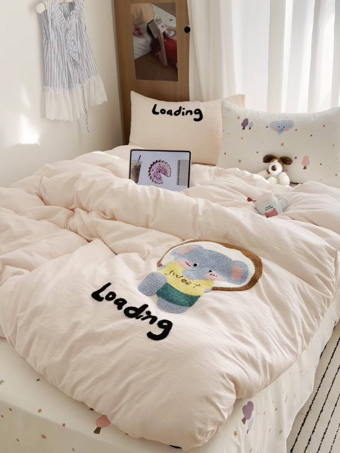 91家纺网 家纺一手货源 找家纺 顾里家纺 2026新款治愈韩风毛巾绣云朵棉四件套 甜品小象