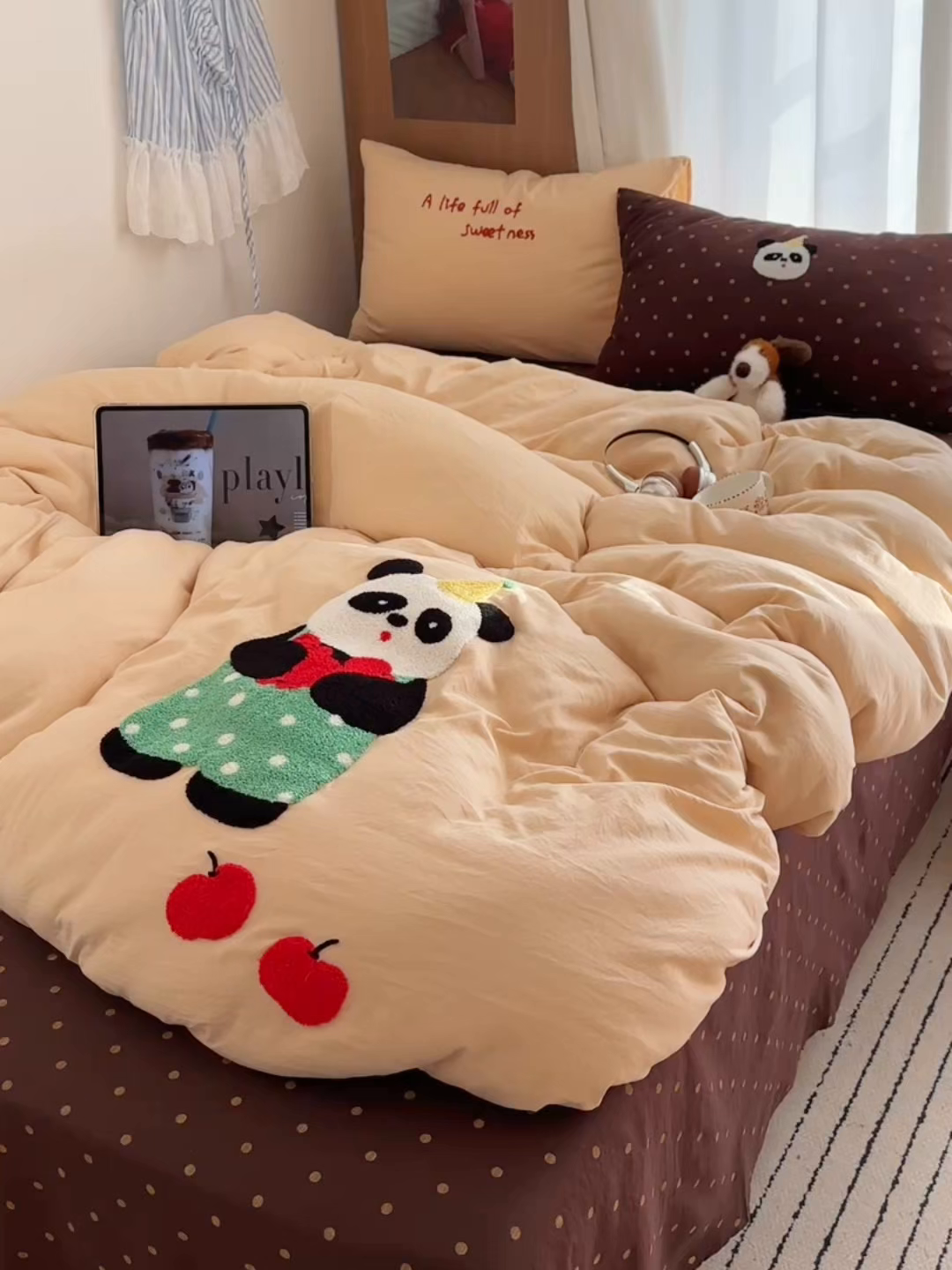 91家纺网 家纺一手货源 找家纺 顾里家纺 2026新款治愈韩风毛巾绣云朵棉四件套 苹果奥利熊