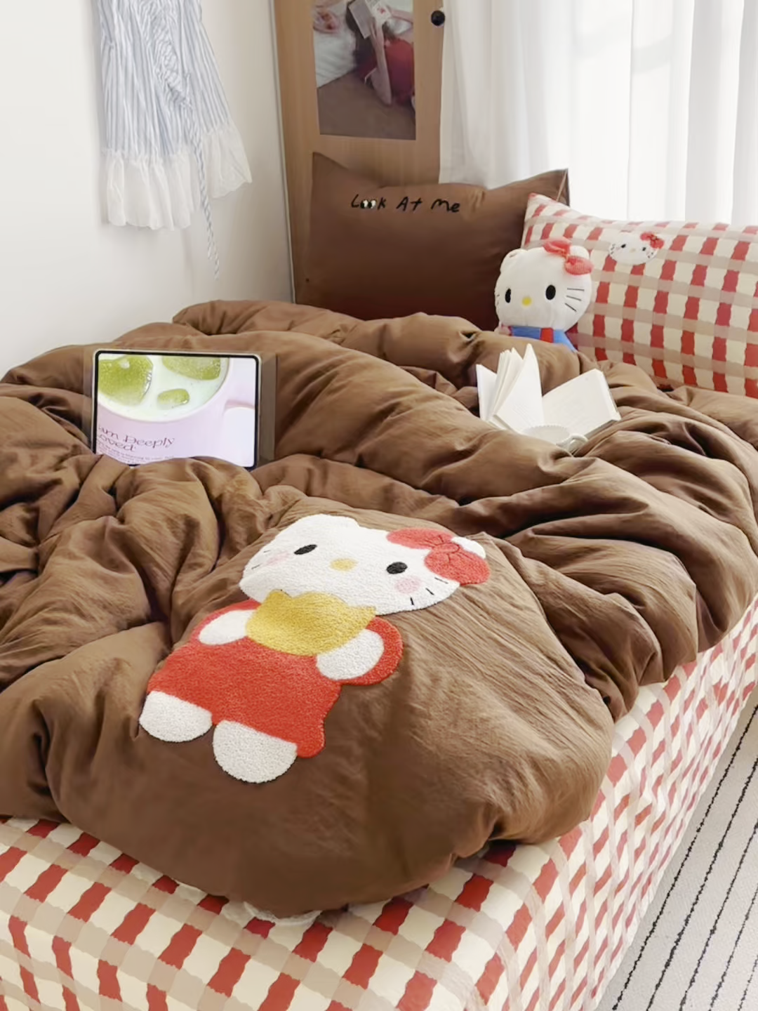 91家纺网 家纺一手货源 找家纺 顾里家纺 2026新款治愈韩风毛巾绣云朵棉四件套 招财猫