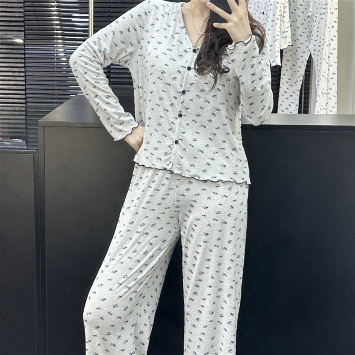 91家纺网 家纺一手货源 找家纺 （总）妍景家居生活馆 2026新款针织棉 长袖碎花浅蓝家居服