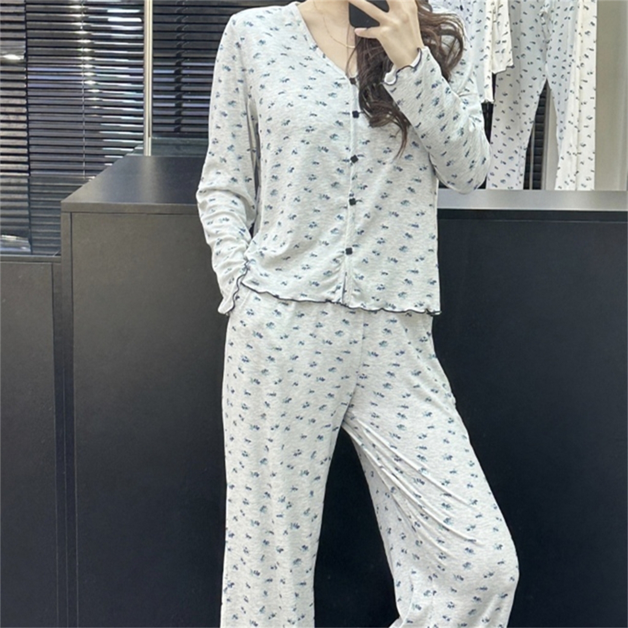 91家纺网 家纺一手货源 找家纺 （总）妍景家居生活馆 2026新款针织棉 长袖碎花浅蓝家居服