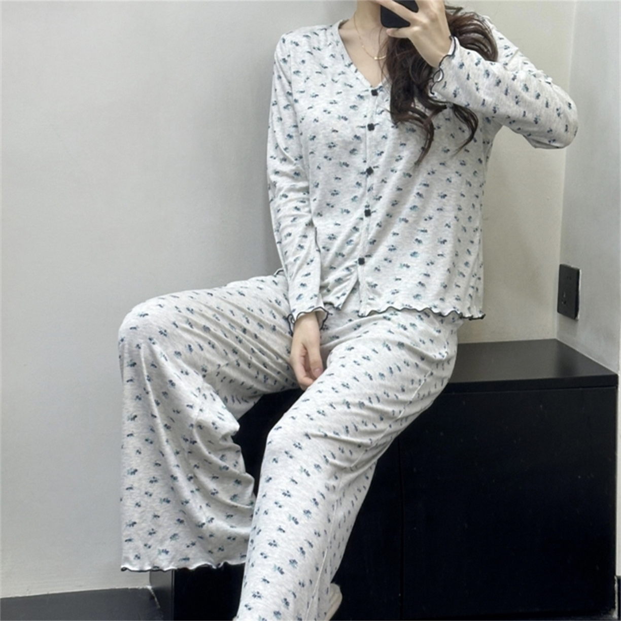 91家纺网 家纺一手货源 找家纺 （总）妍景家居生活馆 2026新款针织棉 长袖碎花浅蓝家居服