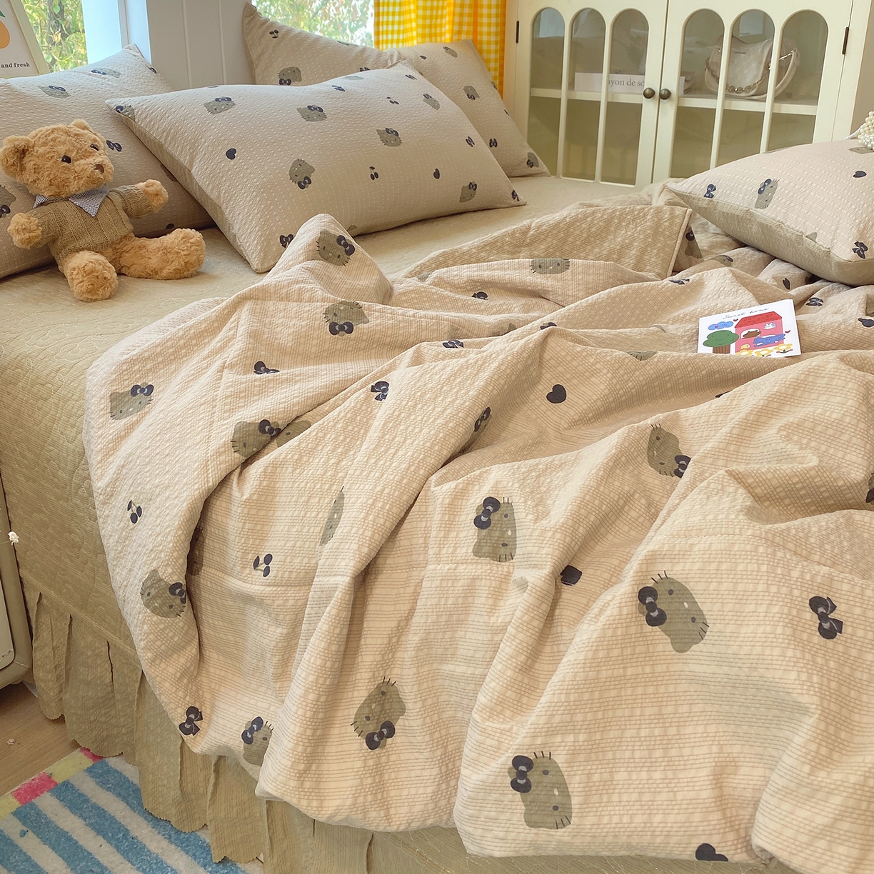 91家纺网 家纺一手货源 找家纺 莱米家纺 2026新款云感泡泡双层纱夏被夏凉被空调被床盖四件套 猫咪日记