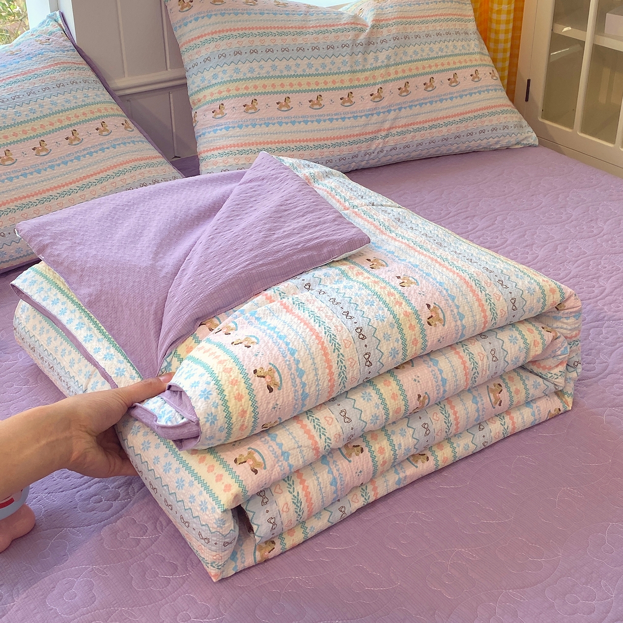 91家纺网 家纺一手货源 找家纺 莱米家纺 2026新款云感泡泡双层纱夏被夏凉被空调被床盖四件套 波西米亚-紫