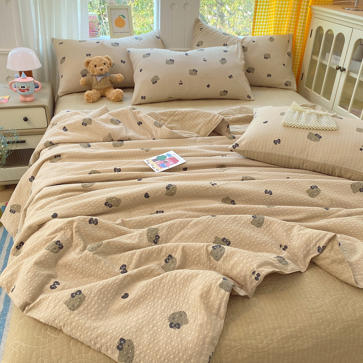 91家纺网 家纺一手货源 找家纺 莱米家纺 2026新款云感泡泡双层纱夏被夏凉被空调被床盖四件套 猫咪日记