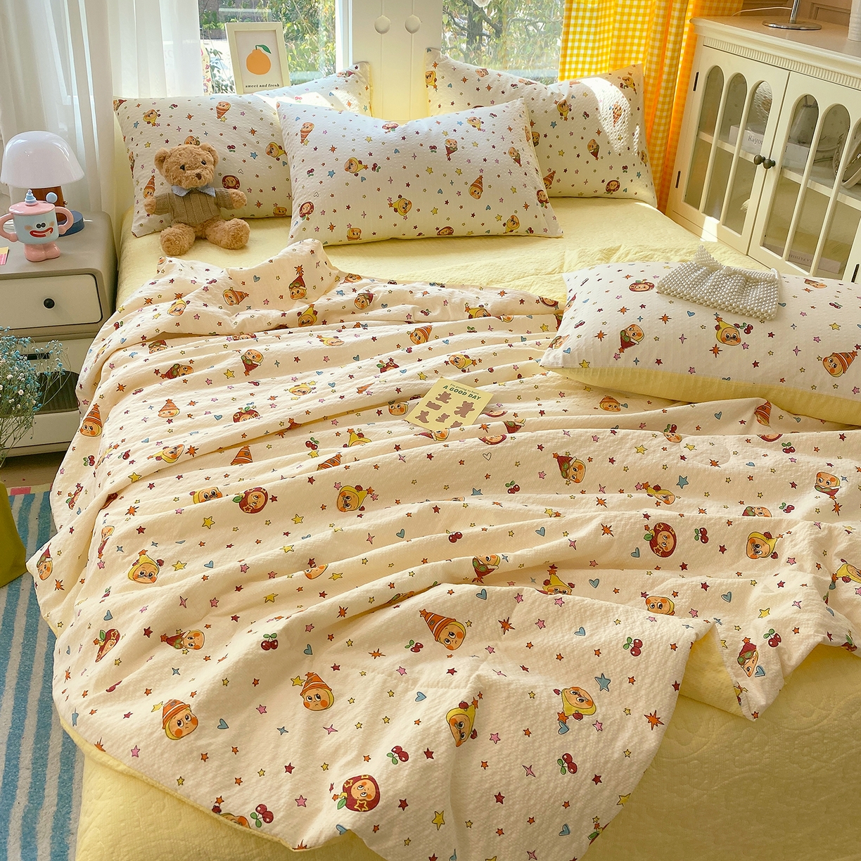 91家纺网 家纺一手货源 找家纺 莱米家纺 2026新款云感泡泡双层纱夏被夏凉被空调被床盖四件套 苹果星星人