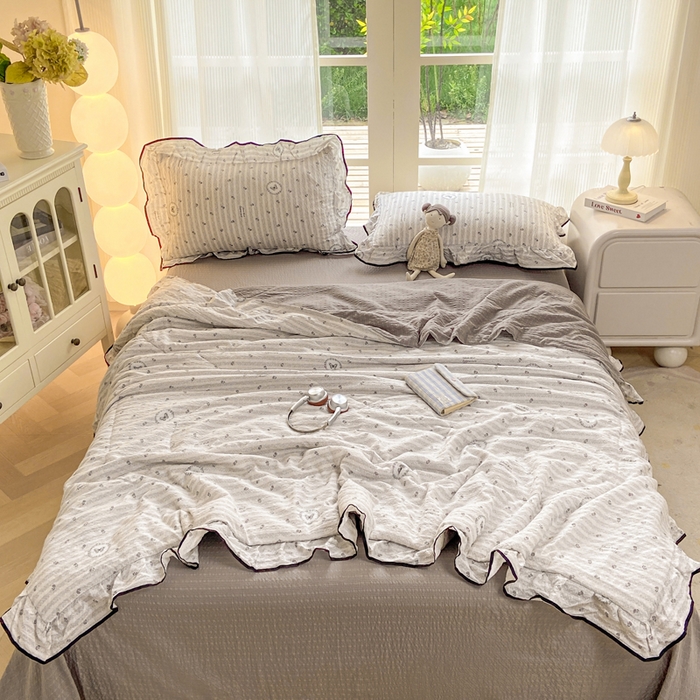 91家纺网 家纺一手货源 找家纺 优贝 2026直播爆款韩版泡芙棉皱皱纱黑边夏被夏凉被空调被四件套 小花蝴蝶结