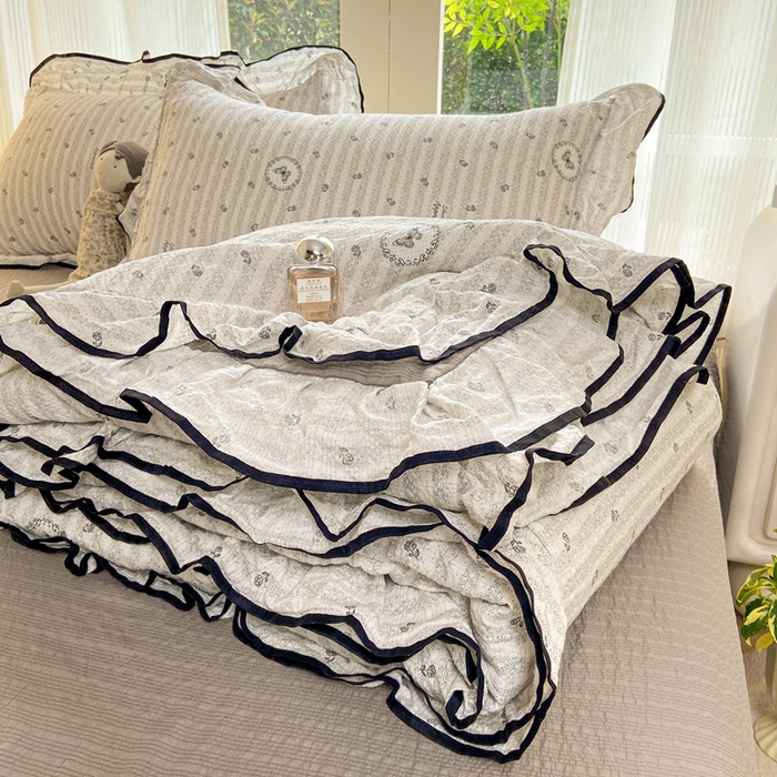 91家纺网 家纺一手货源 找家纺 优贝 2026直播爆款韩版泡芙棉皱皱纱黑边夏被夏凉被空调被四件套 小花蝴蝶结