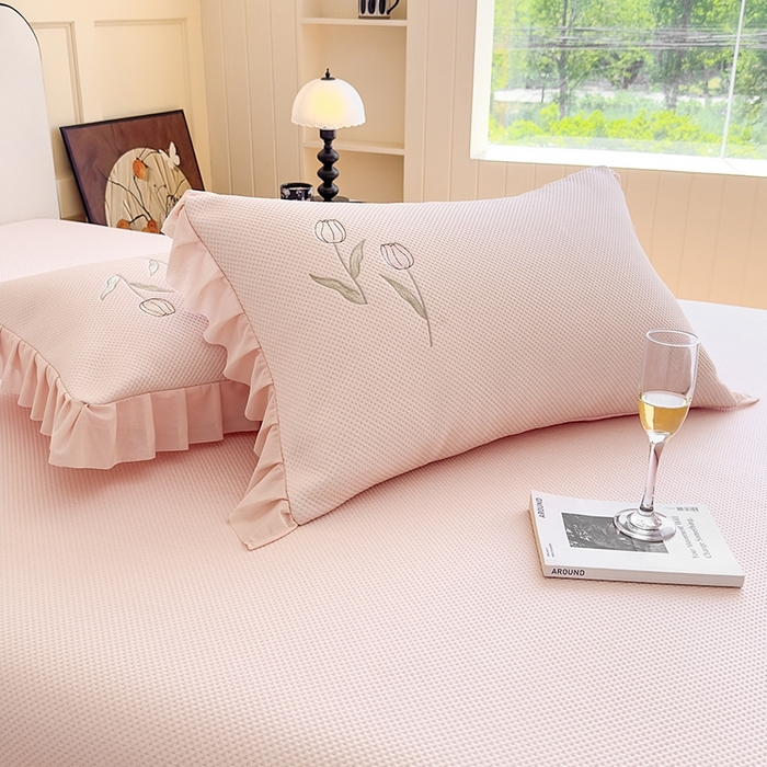 91家纺网 家纺一手货源 找家纺 （总）女子家纺 2026新款中分子绣花款弯边复合凉感席三件套-洛可可