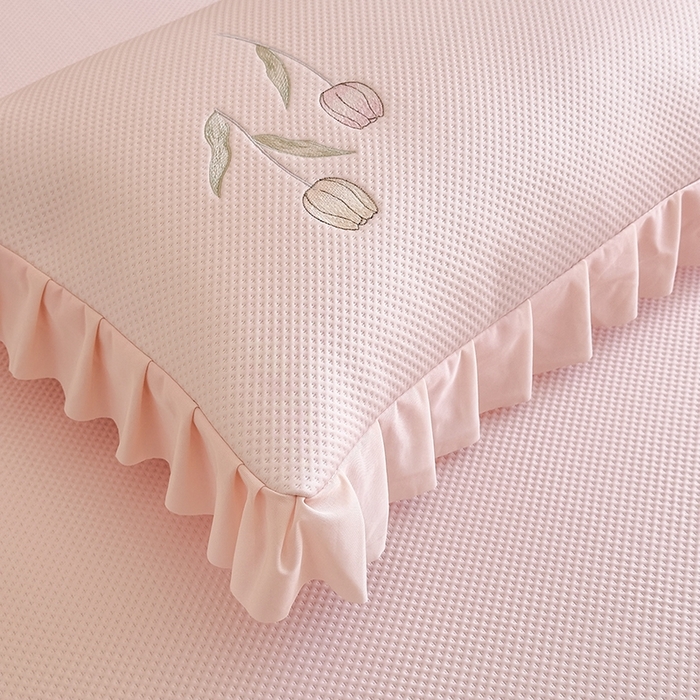 91家纺网 家纺一手货源 找家纺 （总）女子家纺 2026新款中分子绣花款弯边复合凉感席三件套-洛可可