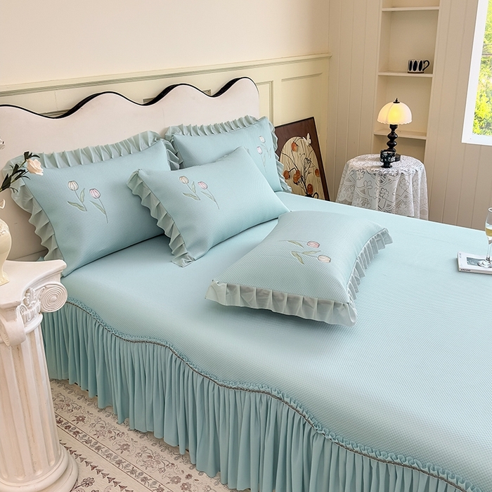 91家纺网 家纺一手货源 找家纺 女子家纺 2026新款中分子绣花款弯边复合凉感席三件套-洛可可 洛可可-蓝色