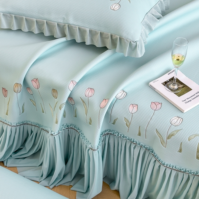 91家纺网 家纺一手货源 找家纺 女子家纺 2026新款中分子绣花款弯边复合凉感席三件套-洛可可 洛可可-蓝色