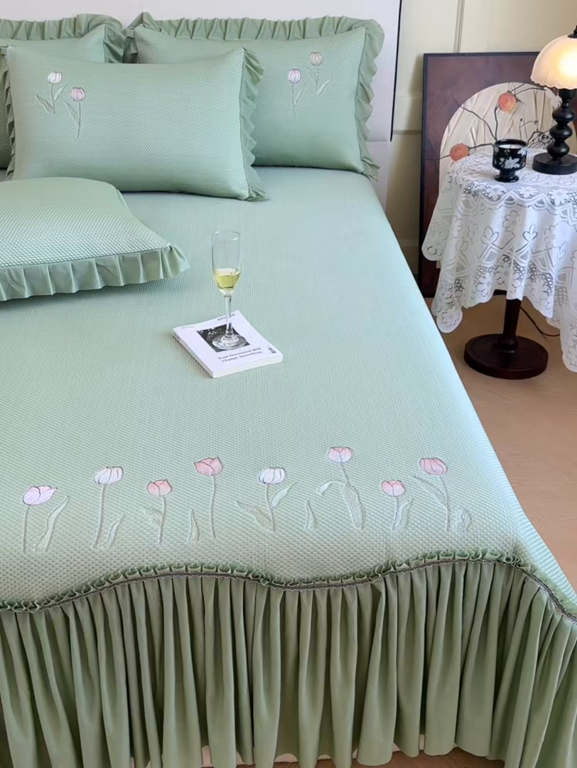 91家纺网 家纺一手货源 找家纺 女子家纺 2026新款中分子绣花款弯边复合凉感席三件套-洛可可 洛可可-绿色