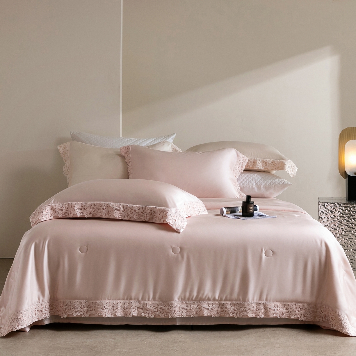 91家纺网 家纺一手货源 找家纺 太古汇家居 2026新款兰精天丝夏被四件套南法假日 南法假日-仙仙粉