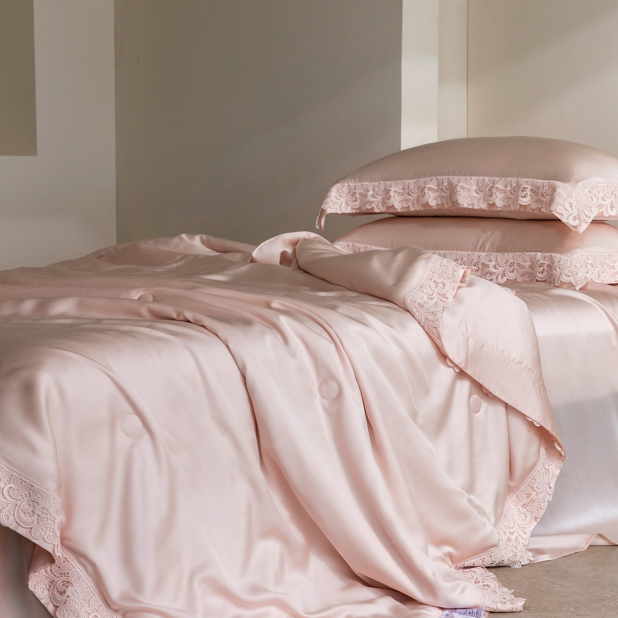 91家纺网 家纺一手货源 找家纺 太古汇家居 2026新款兰精天丝夏被四件套南法假日 南法假日-仙仙粉