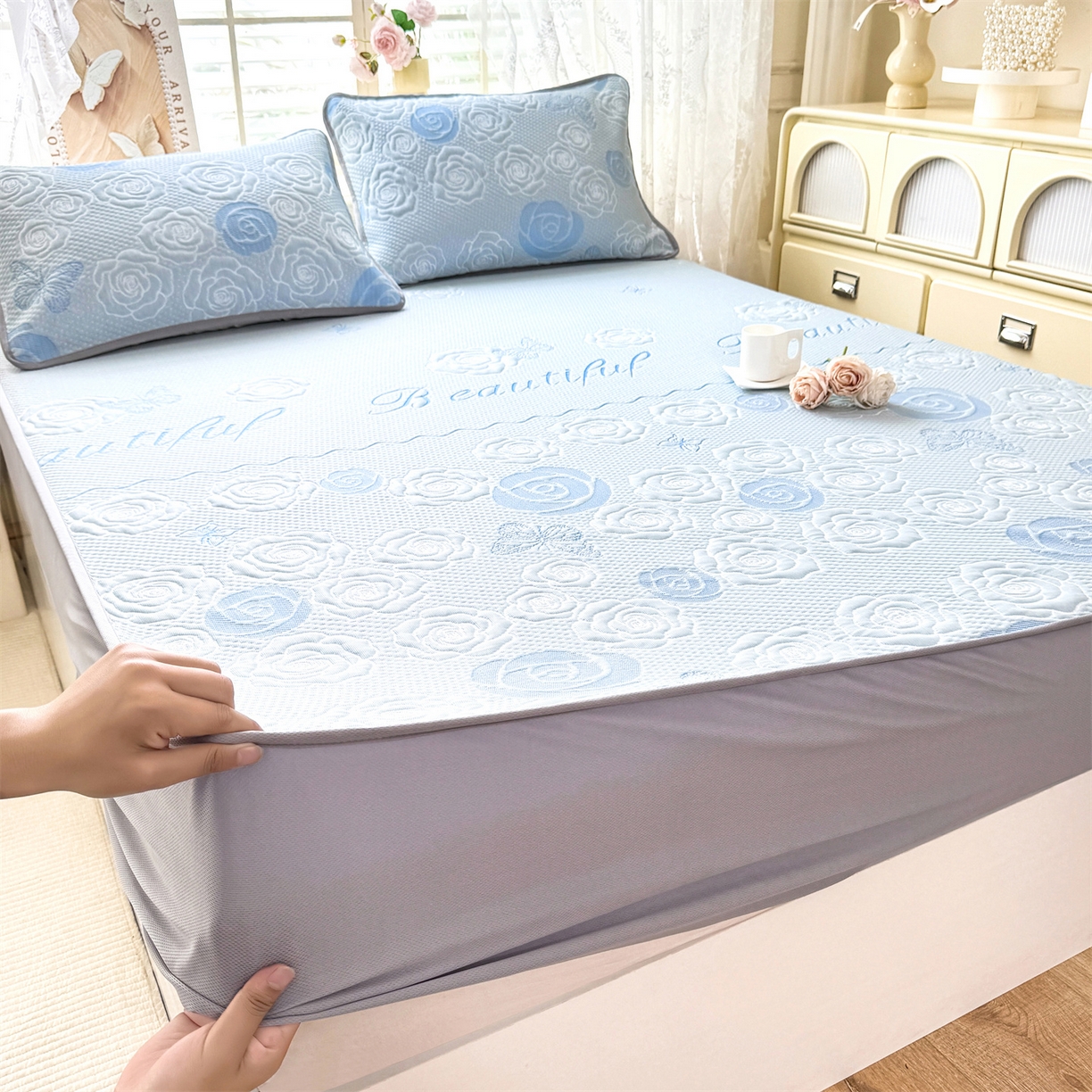 91家纺网 家纺一手货源 找家纺 优贝 2026新款A类凉感豆豆席三件套床笠软席子 花韵-天蓝