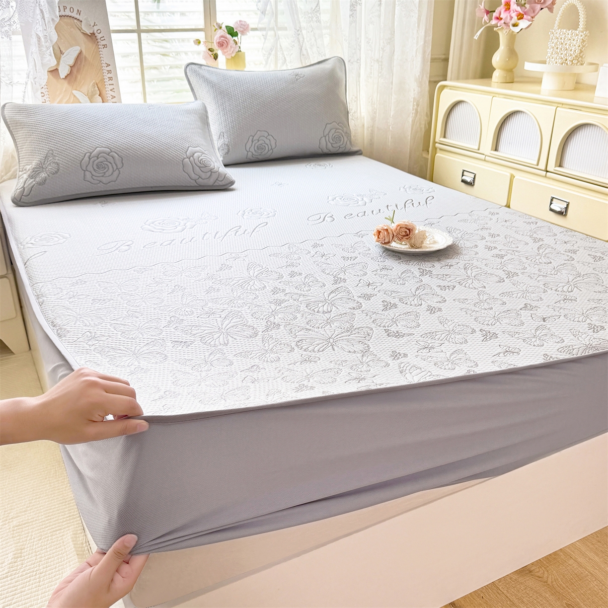 91家纺网 家纺一手货源 找家纺 优贝 2026新款A类凉感豆豆席三件套床笠软席子 蝶舞-山灰