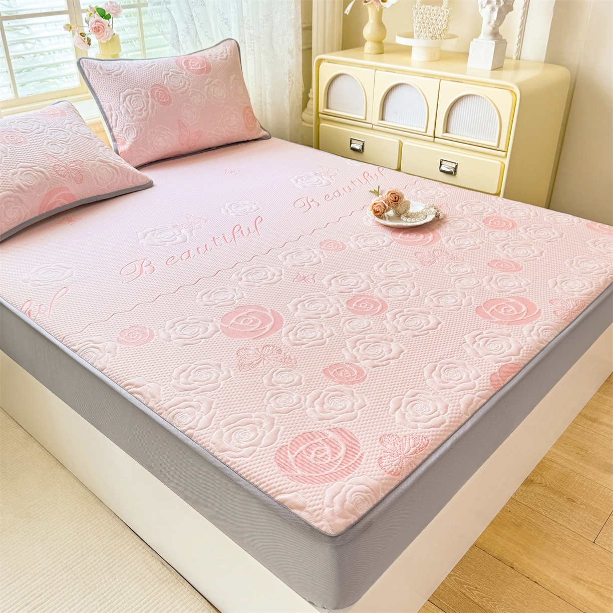 91家纺网 家纺一手货源 找家纺 优贝 2026新款A类凉感豆豆席三件套床笠软席子 花韵-粉玉