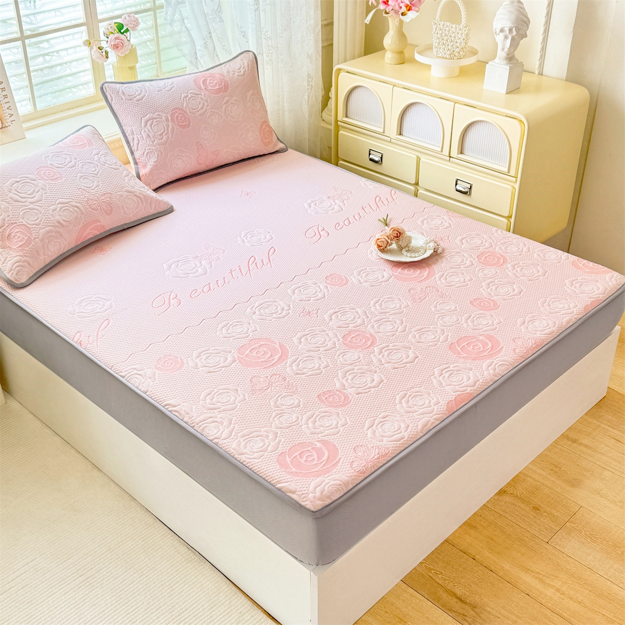 91家纺网 家纺一手货源 找家纺 优贝 2026新款A类凉感豆豆席三件套床笠软席子 花韵-粉玉