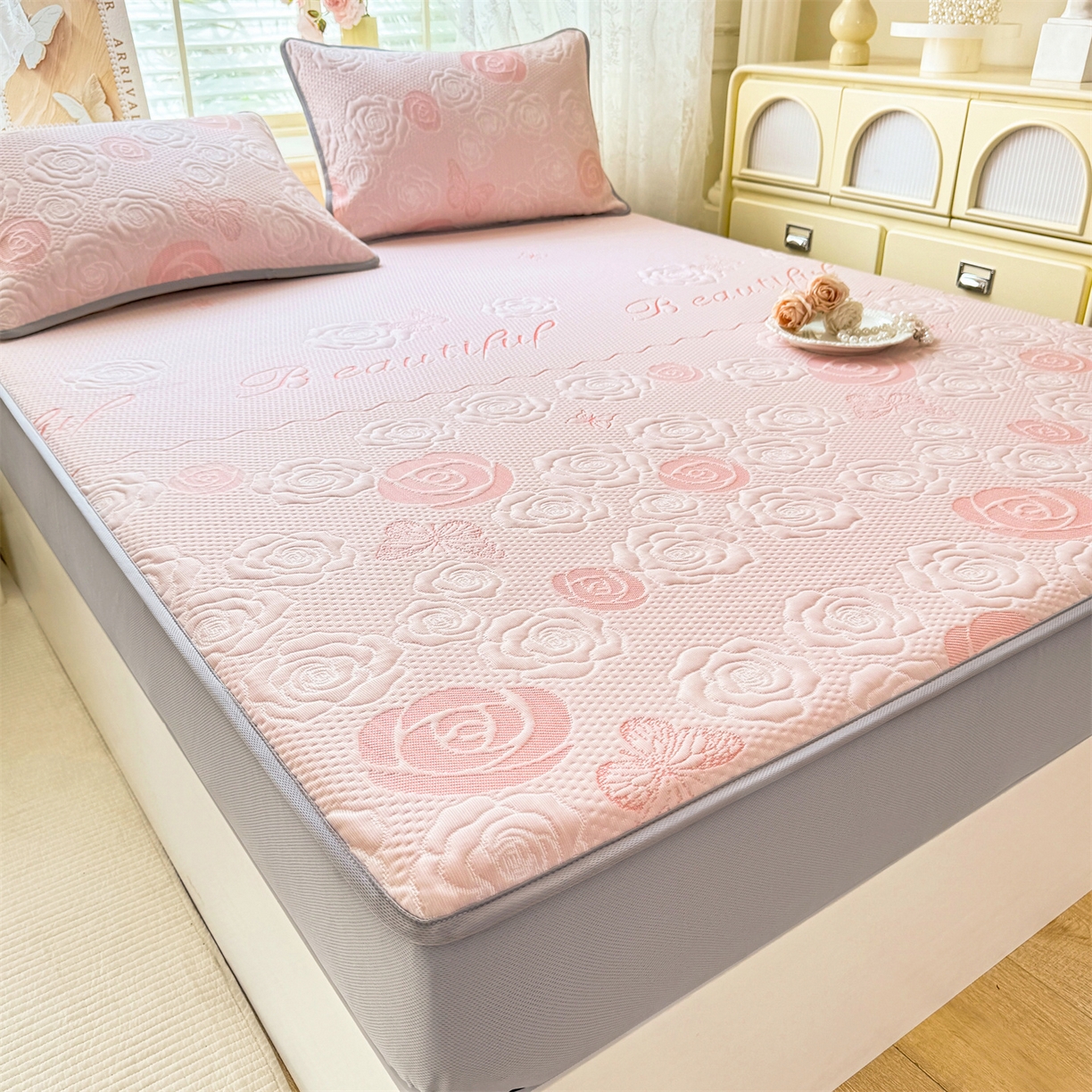 91家纺网 家纺一手货源 找家纺 优贝 2026新款A类凉感豆豆席三件套床笠软席子 花韵-粉玉