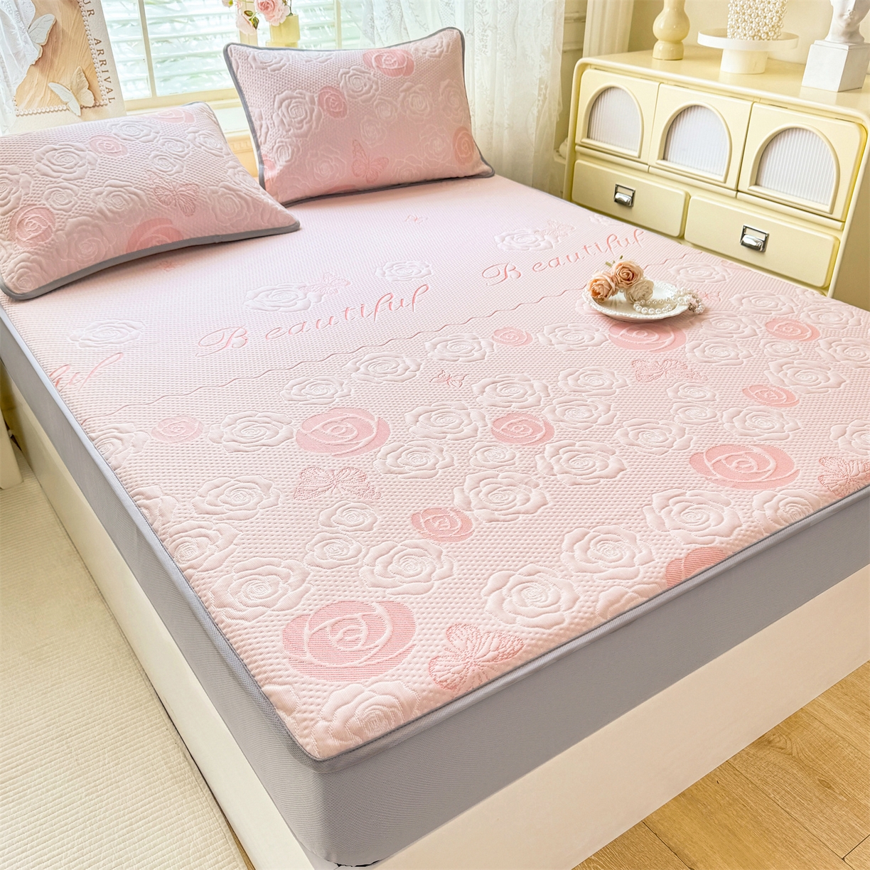 91家纺网 家纺一手货源 找家纺 优贝 2026新款A类凉感豆豆席三件套床笠软席子 花韵-粉玉