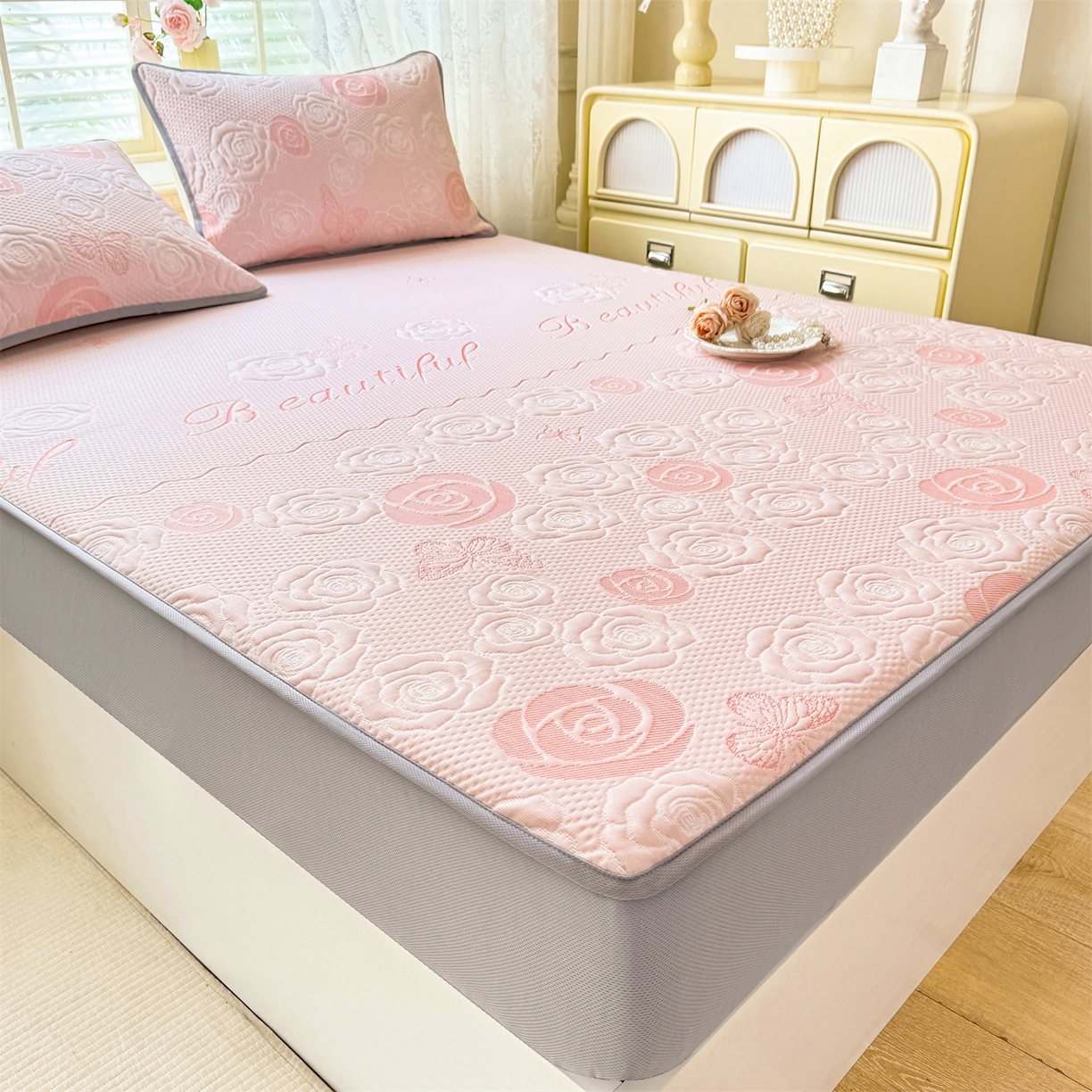 91家纺网 家纺一手货源 找家纺 优贝 2026新款A类凉感豆豆席三件套床笠软席子 花韵-粉玉