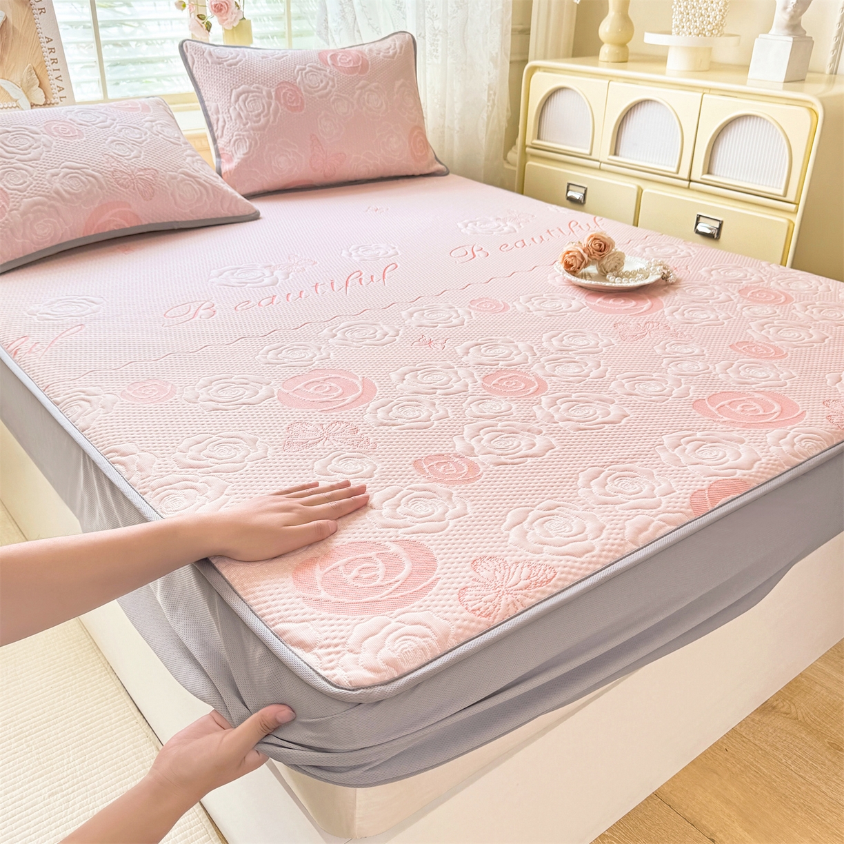 91家纺网 家纺一手货源 找家纺 优贝 2026新款A类凉感豆豆席三件套床笠软席子 花韵-粉玉