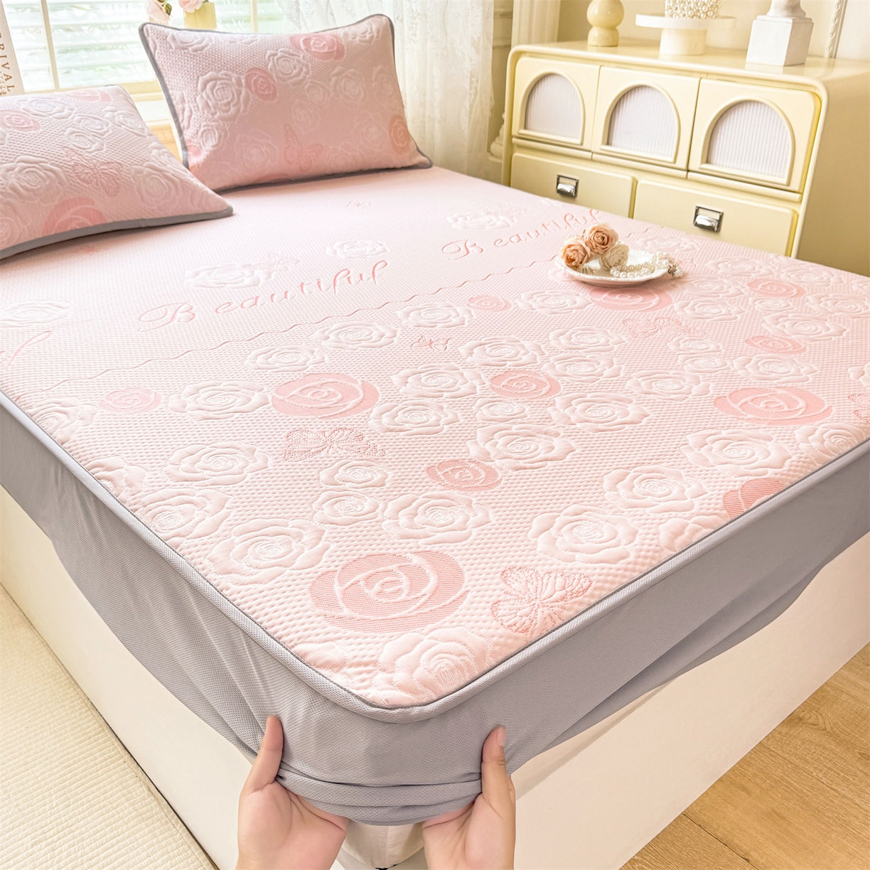 91家纺网 家纺一手货源 找家纺 优贝 2026新款A类凉感豆豆席三件套床笠软席子 花韵-粉玉