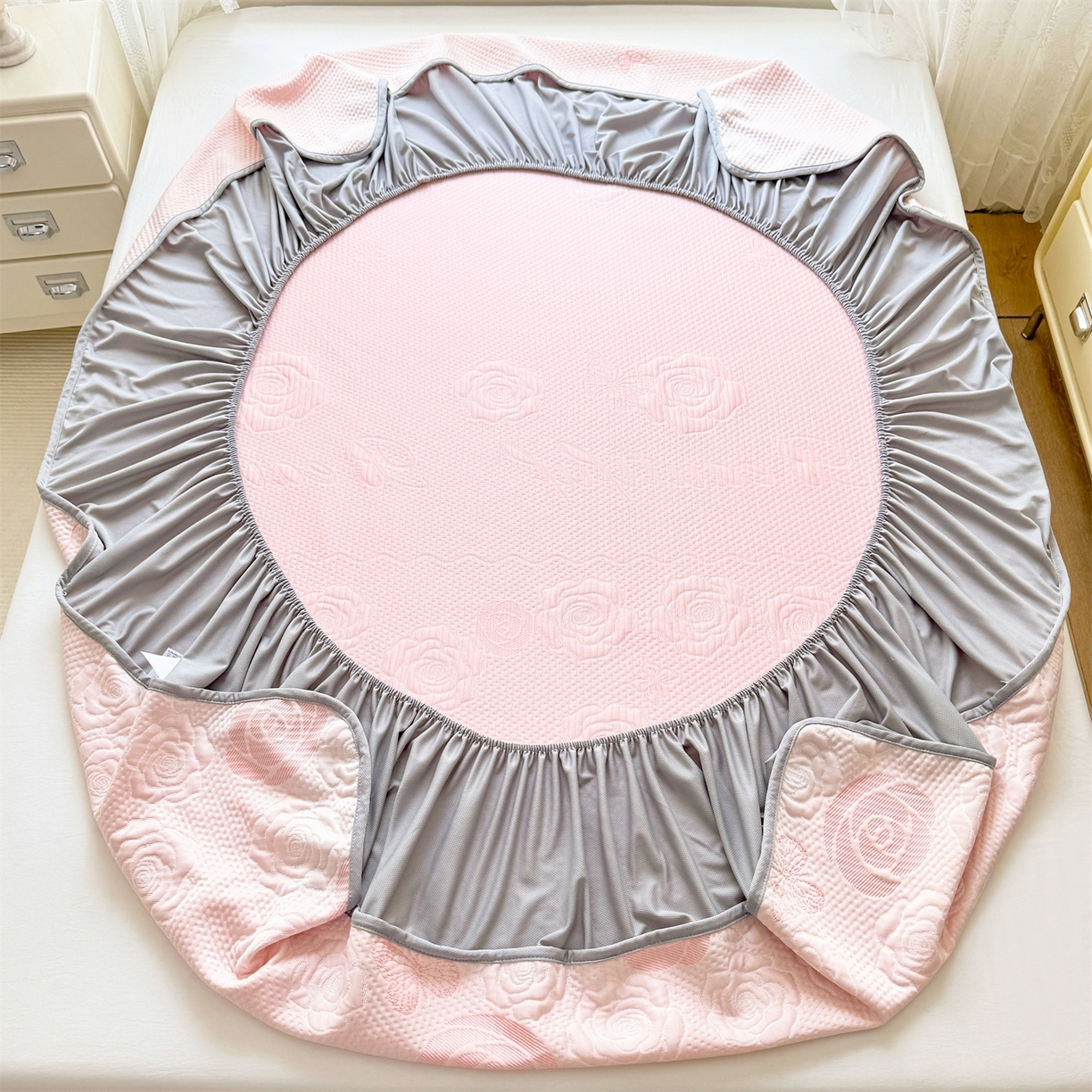 91家纺网 家纺一手货源 找家纺 优贝 2026新款A类凉感豆豆席三件套床笠软席子 花韵-粉玉