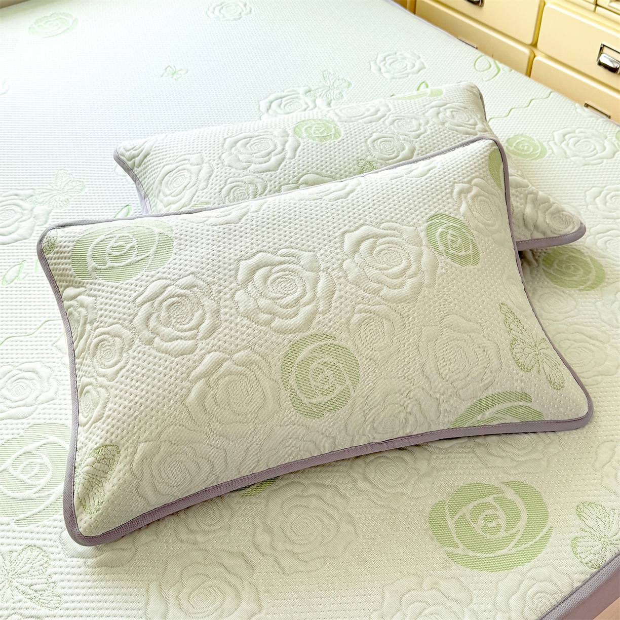 91家纺网 家纺一手货源 找家纺 优贝 2026新款A类凉感豆豆席三件套床笠软席子 花韵-清新绿