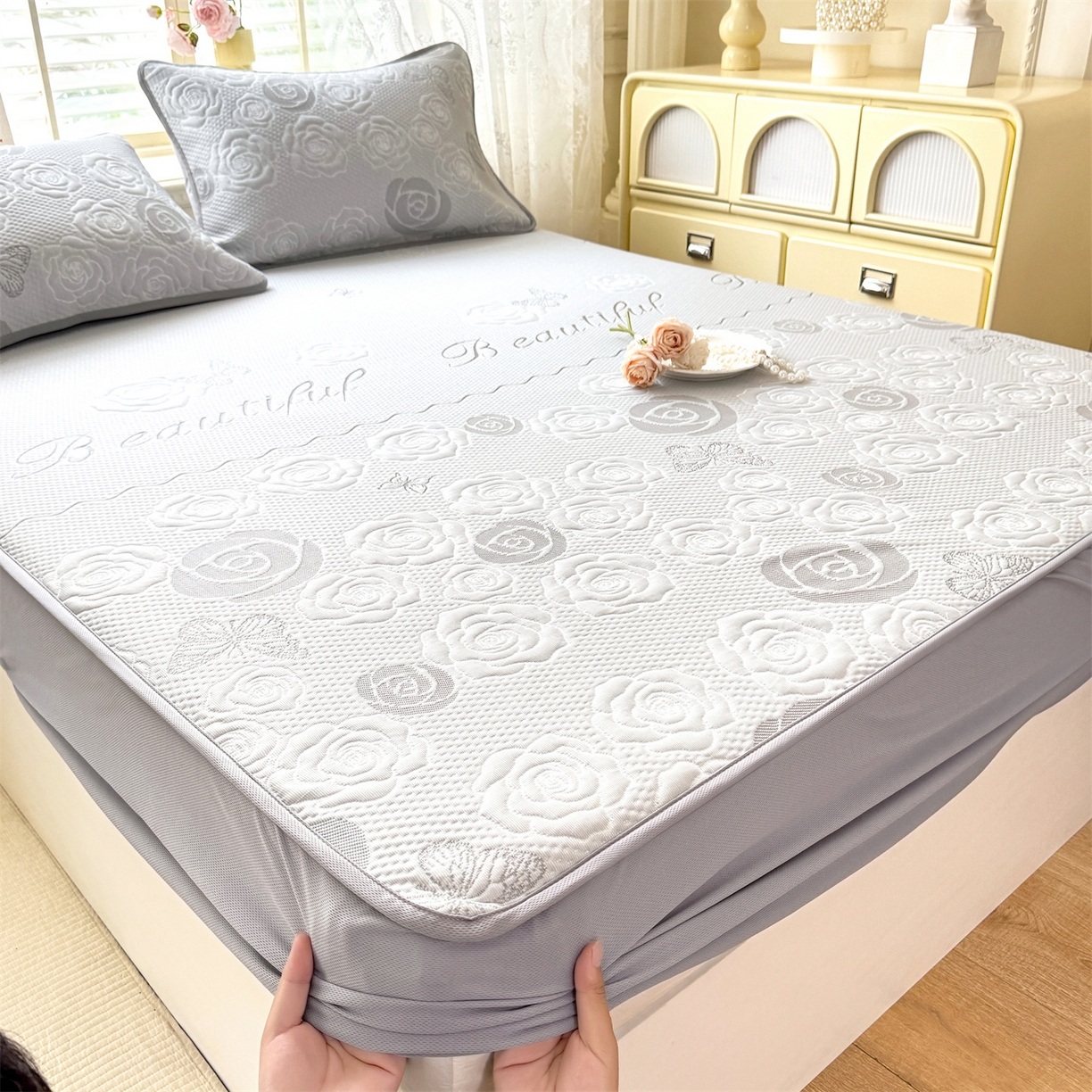 91家纺网 家纺一手货源 找家纺 优贝 2026新款A类凉感豆豆席三件套床笠软席子 花韵-山灰