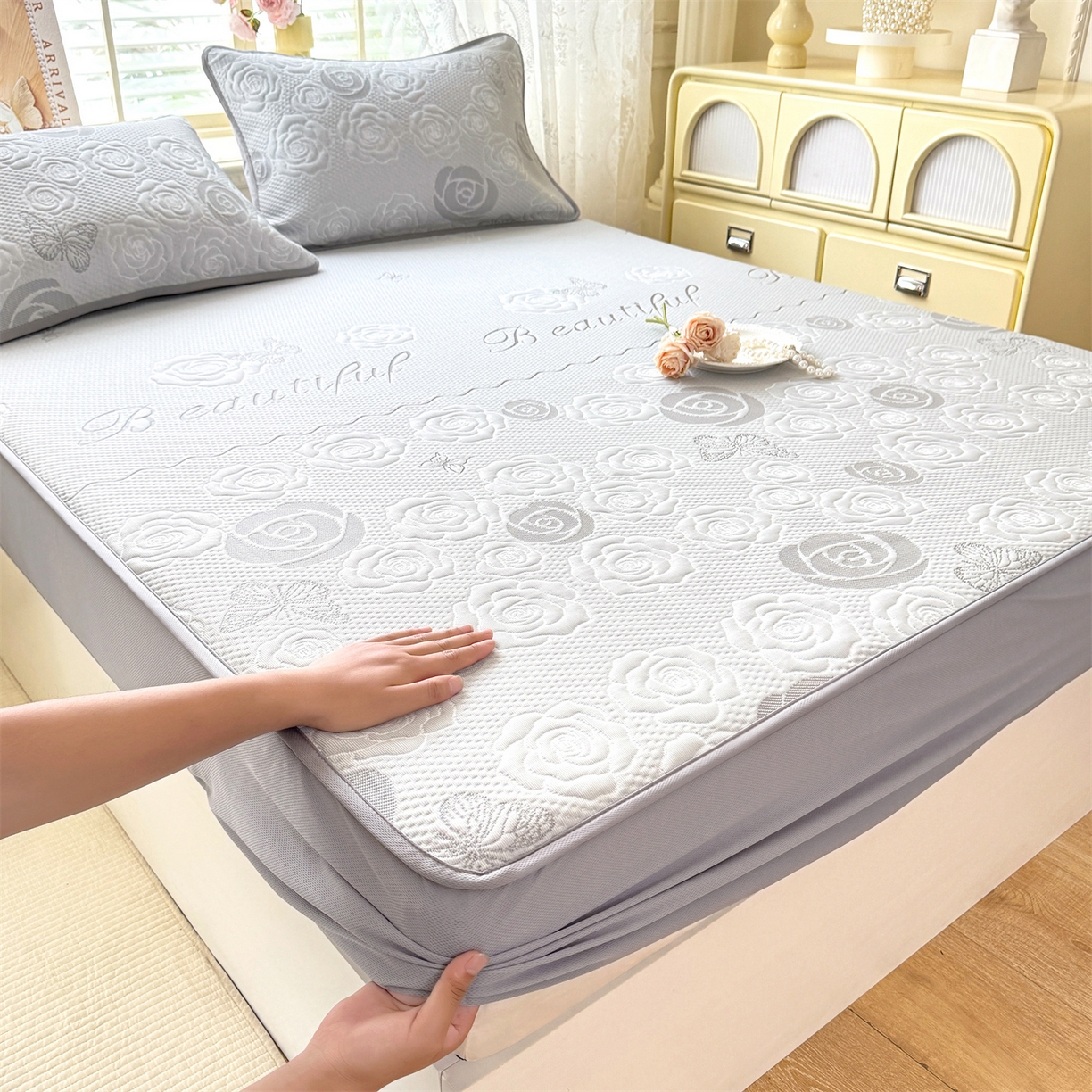 91家纺网 家纺一手货源 找家纺 优贝 2026新款A类凉感豆豆席三件套床笠软席子 花韵-山灰