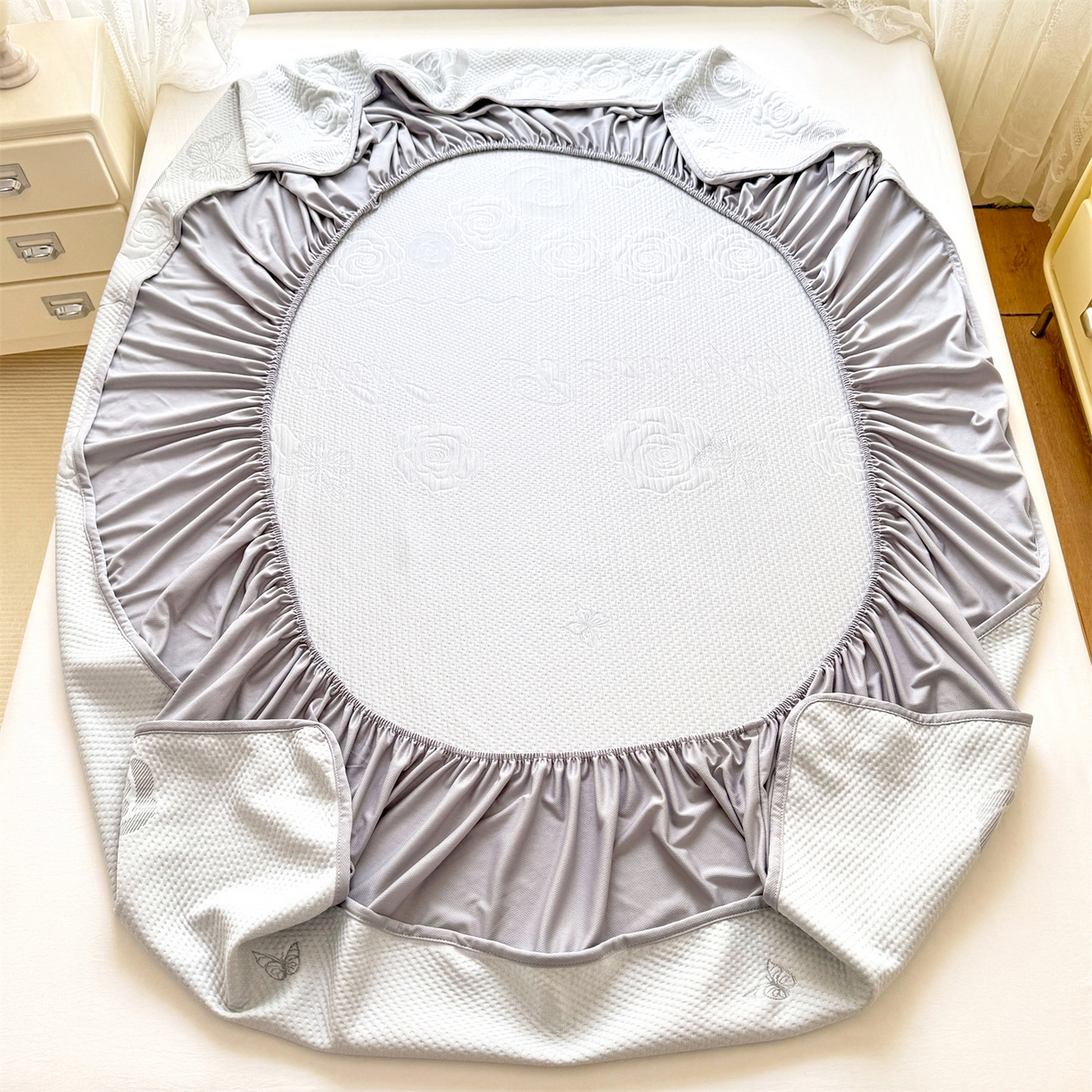 91家纺网 家纺一手货源 找家纺 优贝 2026新款A类凉感豆豆席三件套床笠软席子 花韵-山灰