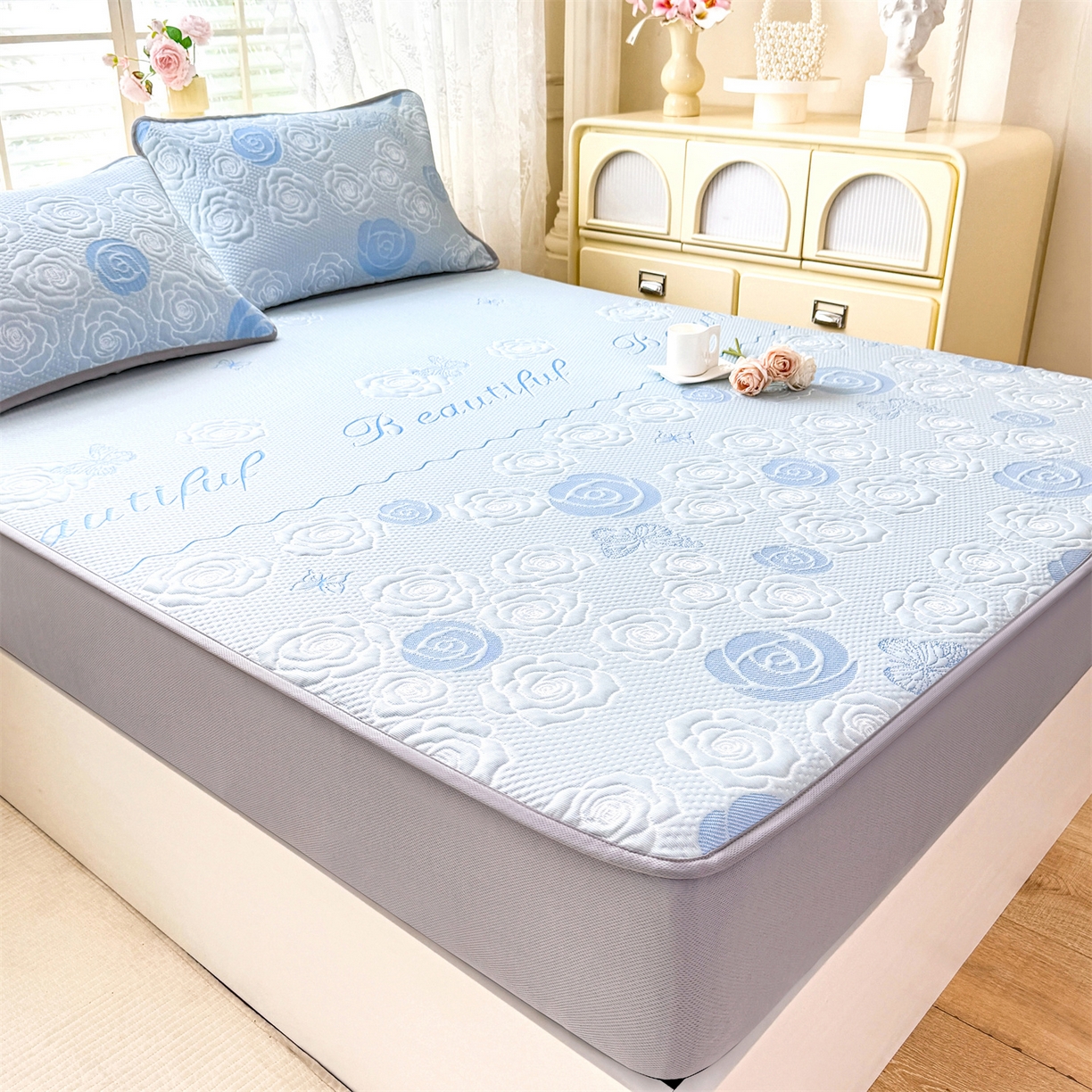 91家纺网 家纺一手货源 找家纺 优贝 2026新款A类凉感豆豆席三件套床笠软席子 花韵-天蓝