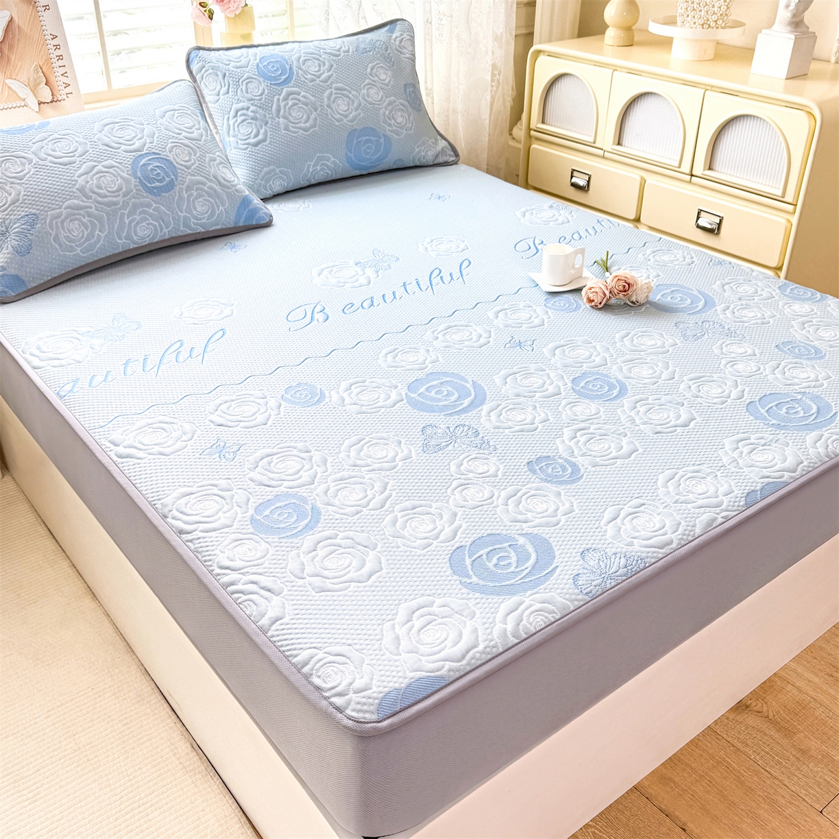 91家纺网 家纺一手货源 找家纺 优贝 2026新款A类凉感豆豆席三件套床笠软席子 花韵-天蓝