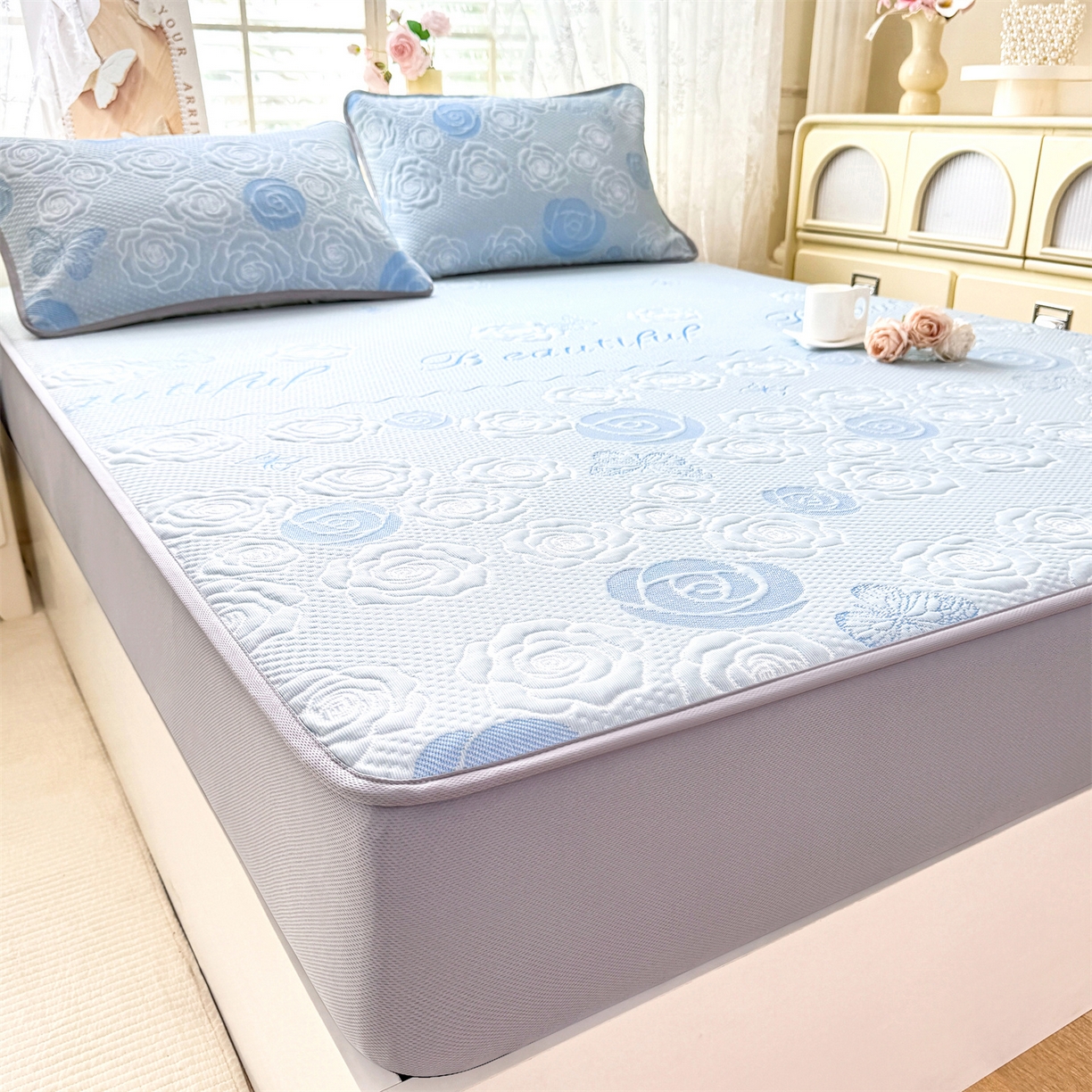 91家纺网 家纺一手货源 找家纺 优贝 2026新款A类凉感豆豆席三件套床笠软席子 花韵-天蓝