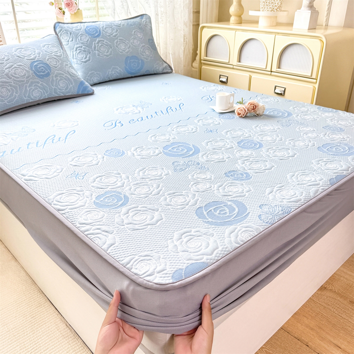 91家纺网 家纺一手货源 找家纺 优贝 2026新款A类凉感豆豆席三件套床笠软席子 花韵-天蓝