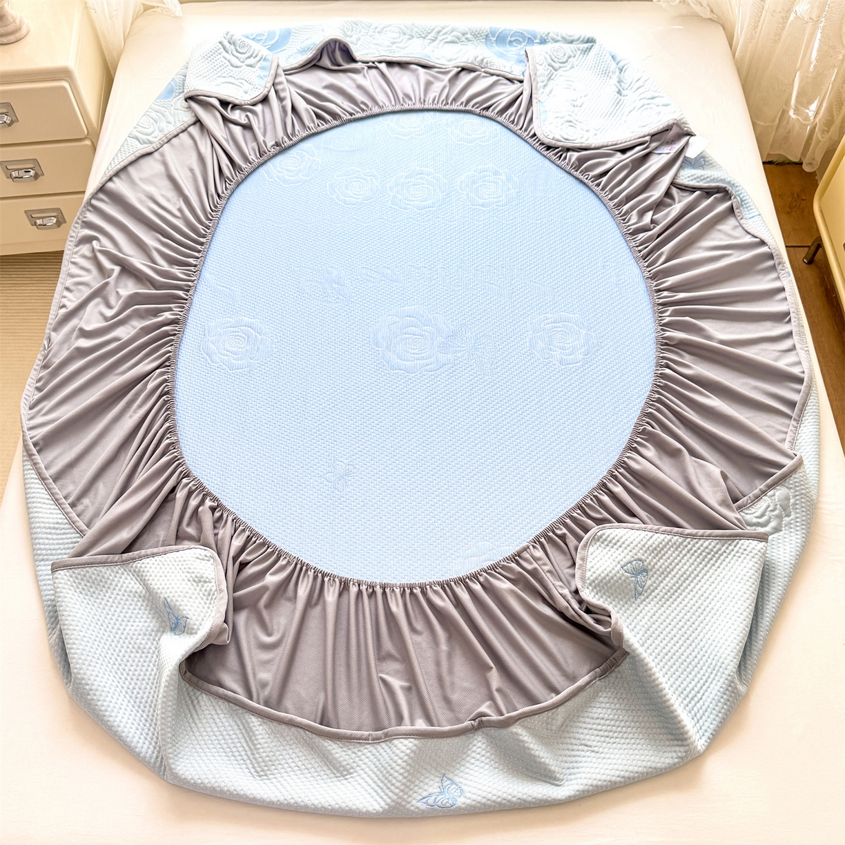 91家纺网 家纺一手货源 找家纺 优贝 2026新款A类凉感豆豆席三件套床笠软席子 花韵-天蓝