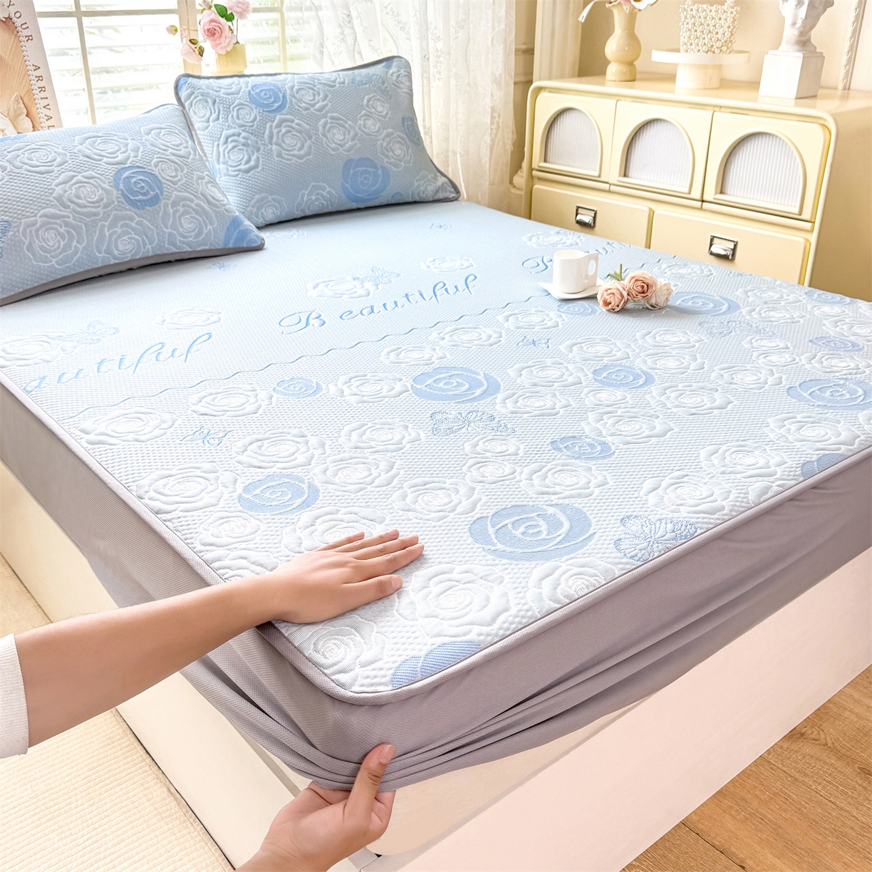 91家纺网 家纺一手货源 找家纺 优贝 2026新款A类凉感豆豆席三件套床笠软席子 花韵-天蓝