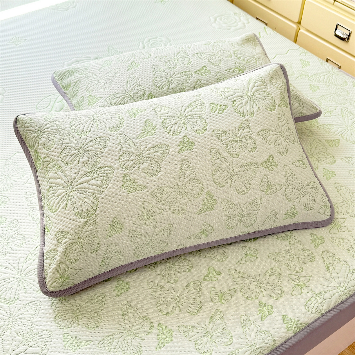 91家纺网 家纺一手货源 找家纺 优贝 2026新款A类凉感豆豆席三件套床笠软席子 蝶舞-清新绿