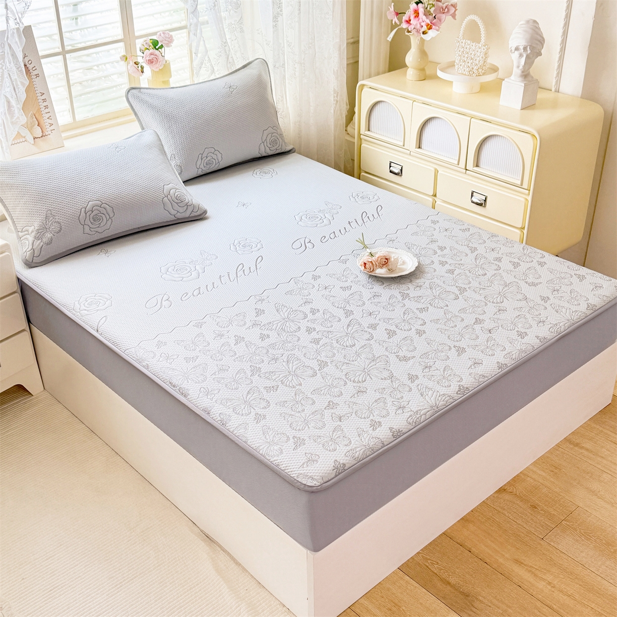 91家纺网 家纺一手货源 找家纺 优贝 2026新款A类凉感豆豆席三件套床笠软席子 蝶舞-山灰