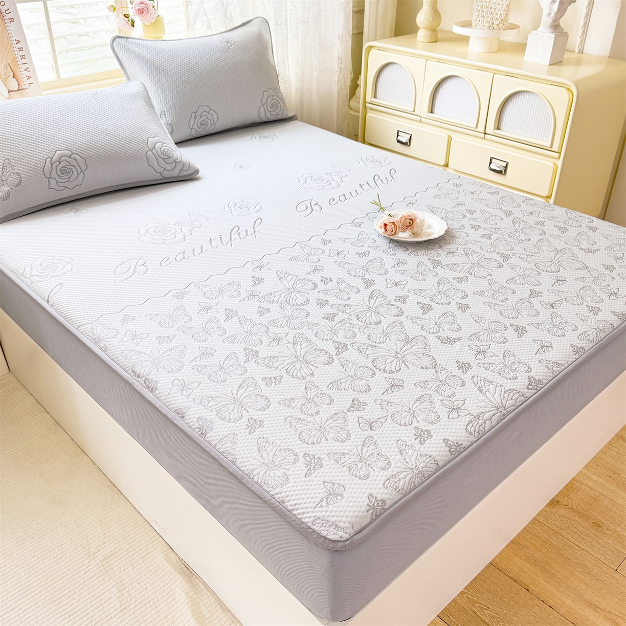 91家纺网 家纺一手货源 找家纺 优贝 2026新款A类凉感豆豆席三件套床笠软席子 蝶舞-山灰