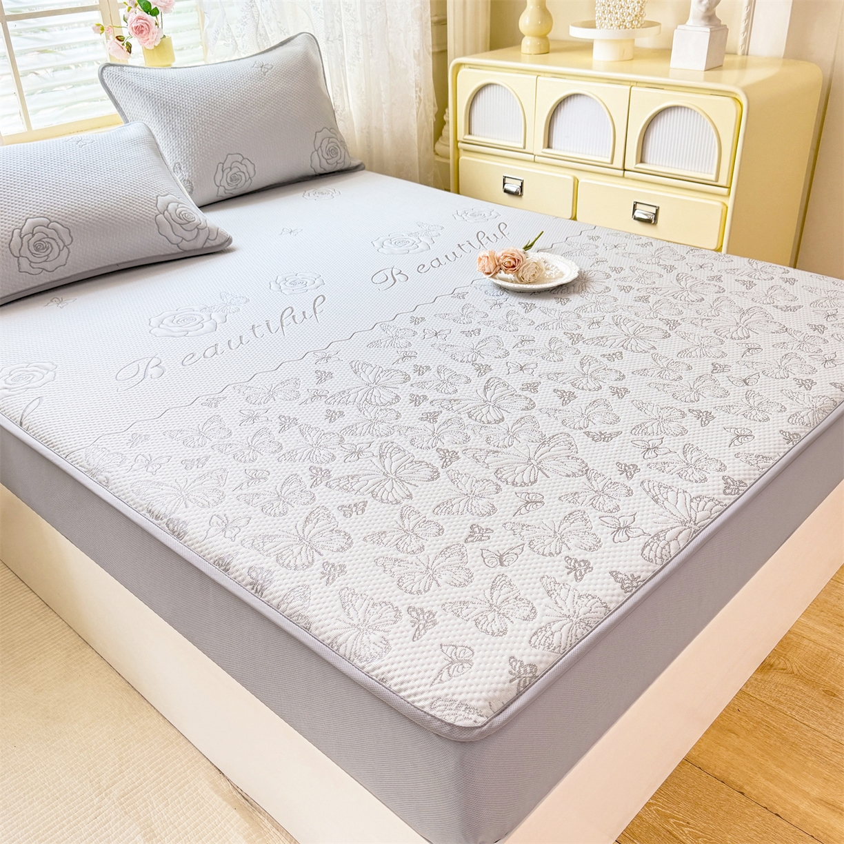 91家纺网 家纺一手货源 找家纺 优贝 2026新款A类凉感豆豆席三件套床笠软席子 蝶舞-山灰