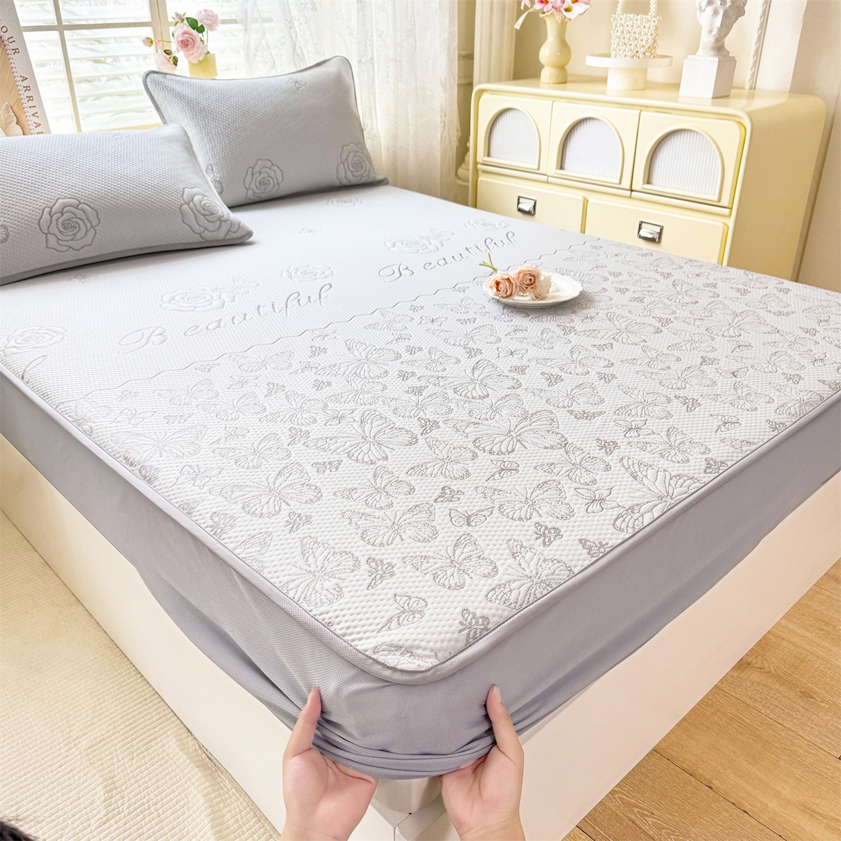 91家纺网 家纺一手货源 找家纺 优贝 2026新款A类凉感豆豆席三件套床笠软席子 蝶舞-山灰