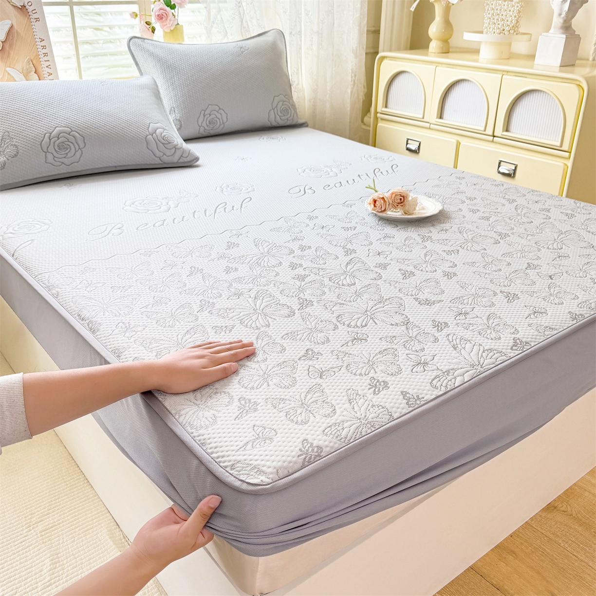 91家纺网 家纺一手货源 找家纺 优贝 2026新款A类凉感豆豆席三件套床笠软席子 蝶舞-山灰