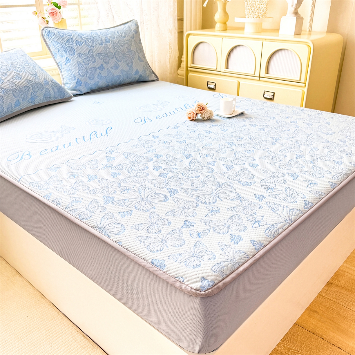 91家纺网 家纺一手货源 找家纺 优贝 2026新款A类凉感豆豆席三件套床笠软席子 蝶舞-天蓝