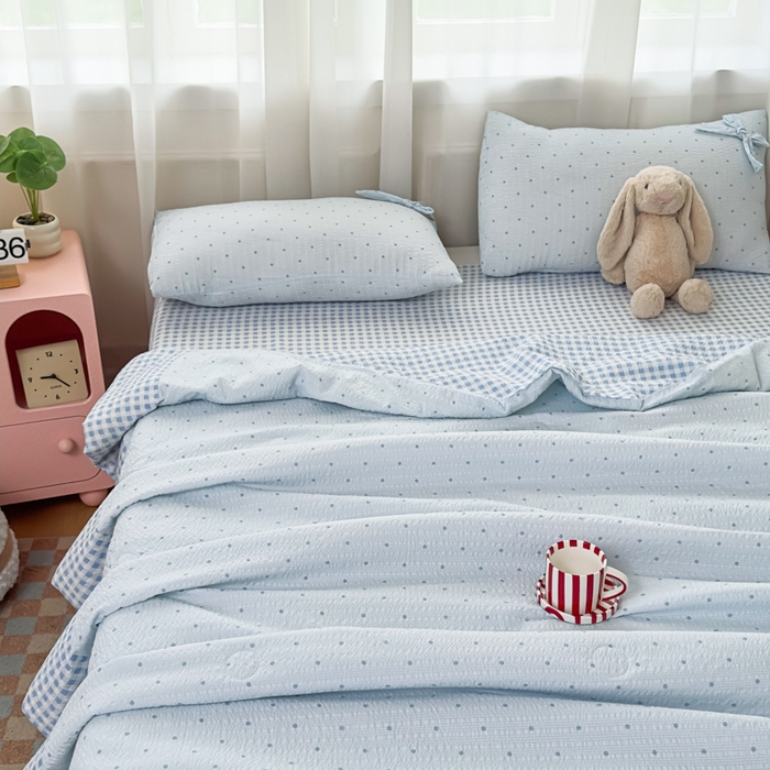 91家纺网 家纺一手货源 找家纺 爱彼家纺 2026春夏新款韩式花边泡芙棉床单款夏被夏凉被空调被四件套 海盐蓝波点