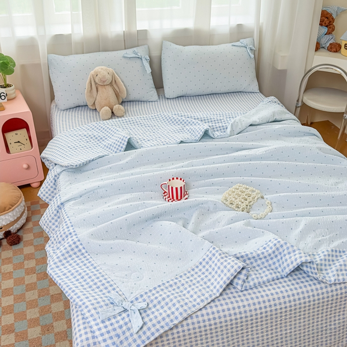 91家纺网 家纺一手货源 找家纺 爱彼家纺 2026春夏新款韩式花边泡芙棉床单款夏被夏凉被空调被四件套 海盐蓝波点