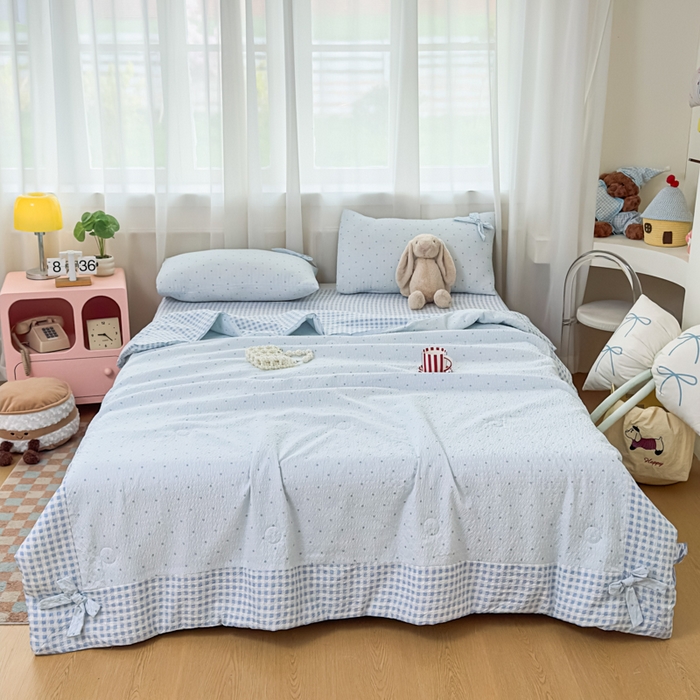 91家纺网 家纺一手货源 找家纺 爱彼家纺 2026春夏新款韩式花边泡芙棉床单款夏被夏凉被空调被四件套 海盐蓝波点