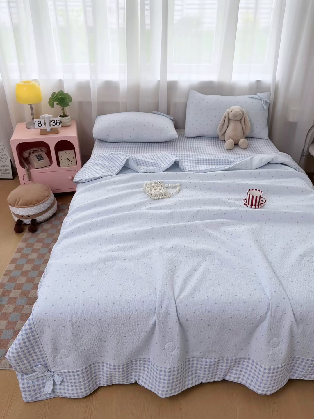 91家纺网 家纺一手货源 找家纺 爱彼家纺 2026春夏新款韩式花边泡芙棉床单款夏被夏凉被空调被四件套 海盐蓝波点